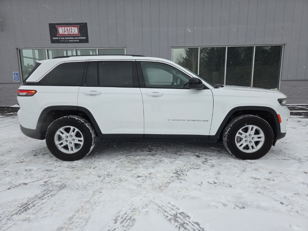 Used 2023 Jeep Grand Cherokee Laredo SUV