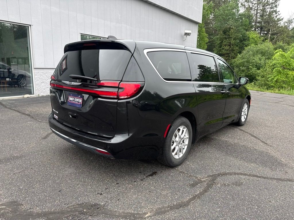 Used 2023 Chrysler Pacifica Touring L Minivan/Van
