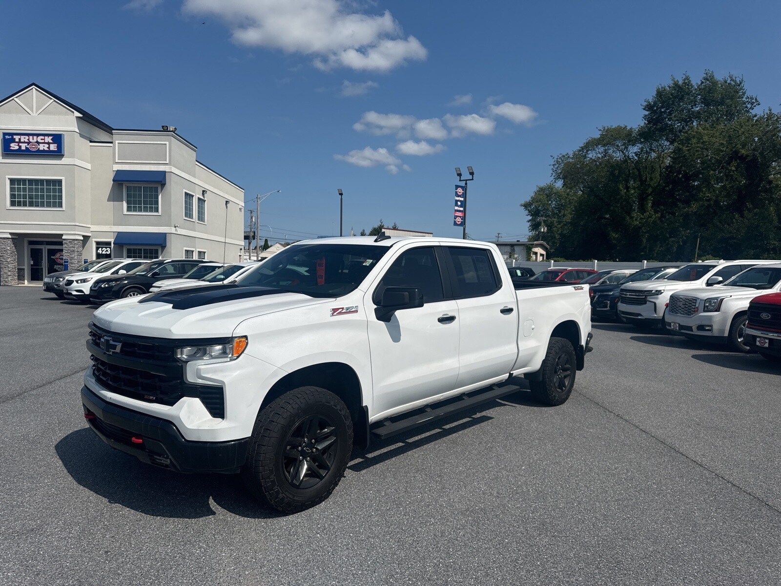 2022 Chevrolet Silverado 1500 LT Trail Boss photo 2