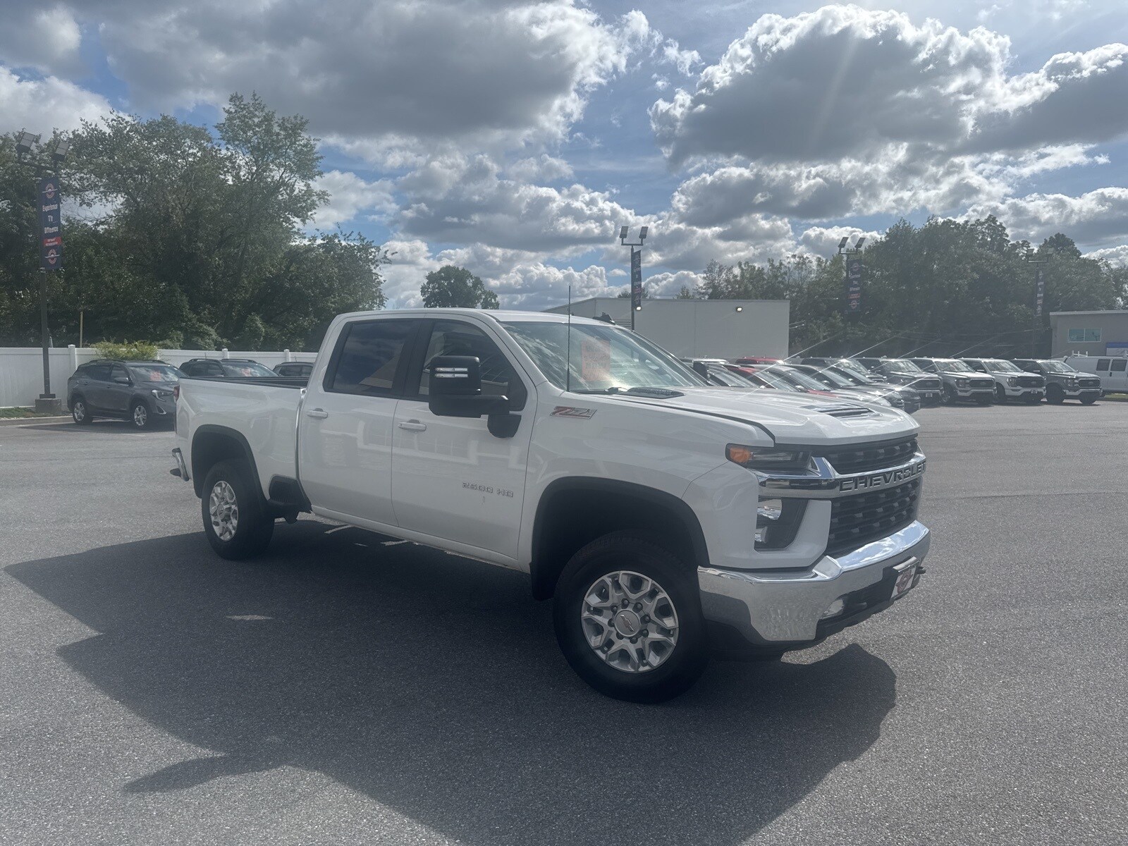 2022 Chevrolet Silverado 2500HD LT photo 3
