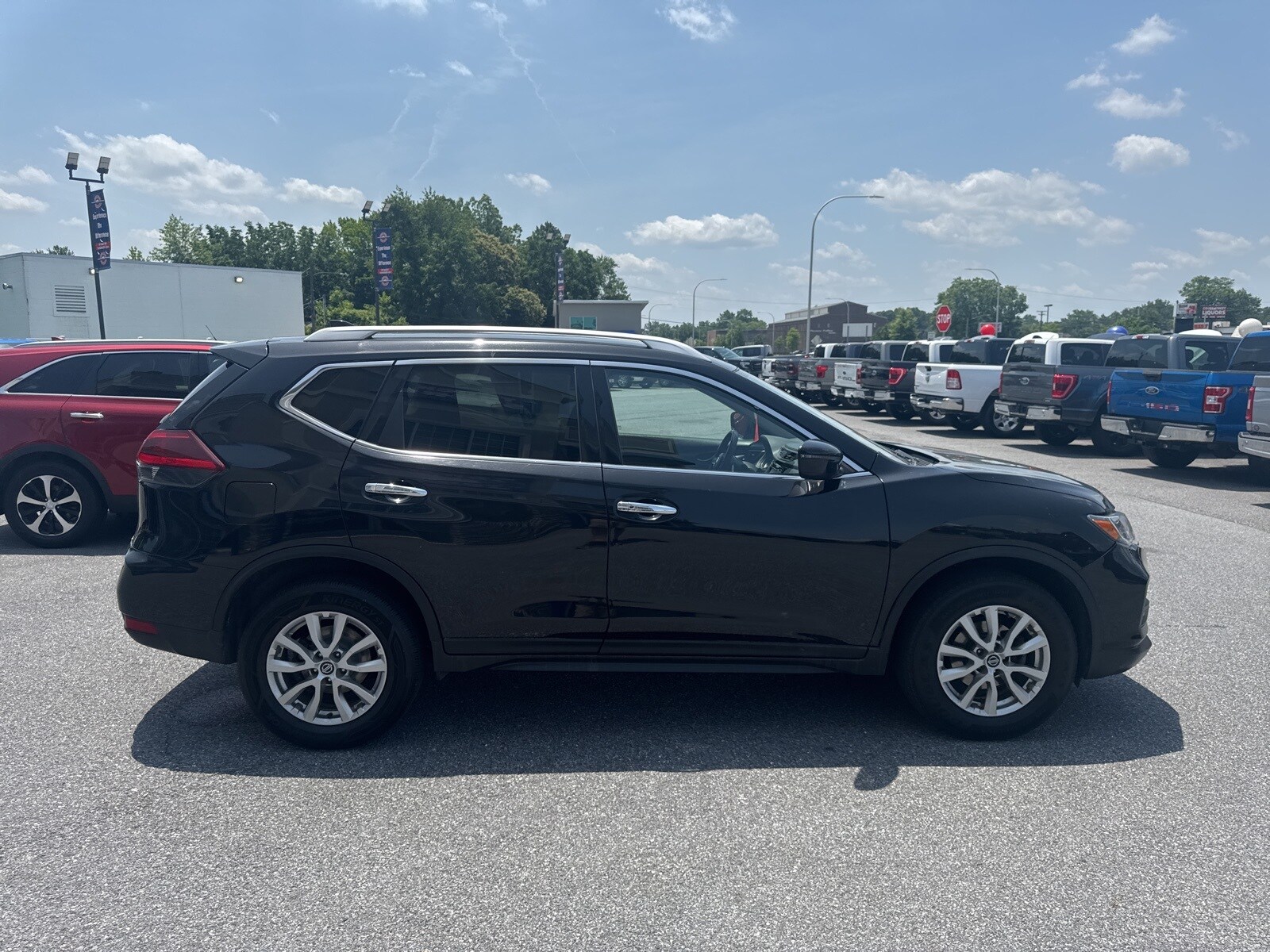 2020 Nissan Rogue SV photo 2