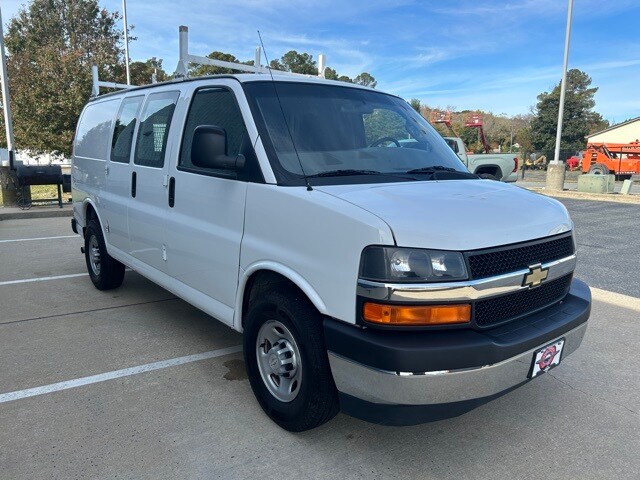 2018 Chevrolet Express 2500 Work Van photo 3