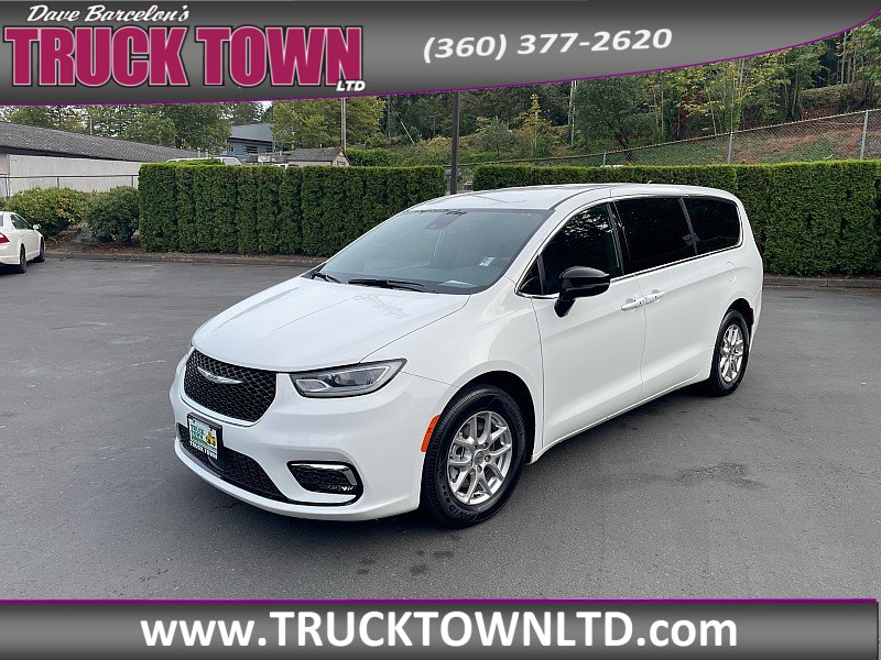 2025 Chrysler Pacifica Select