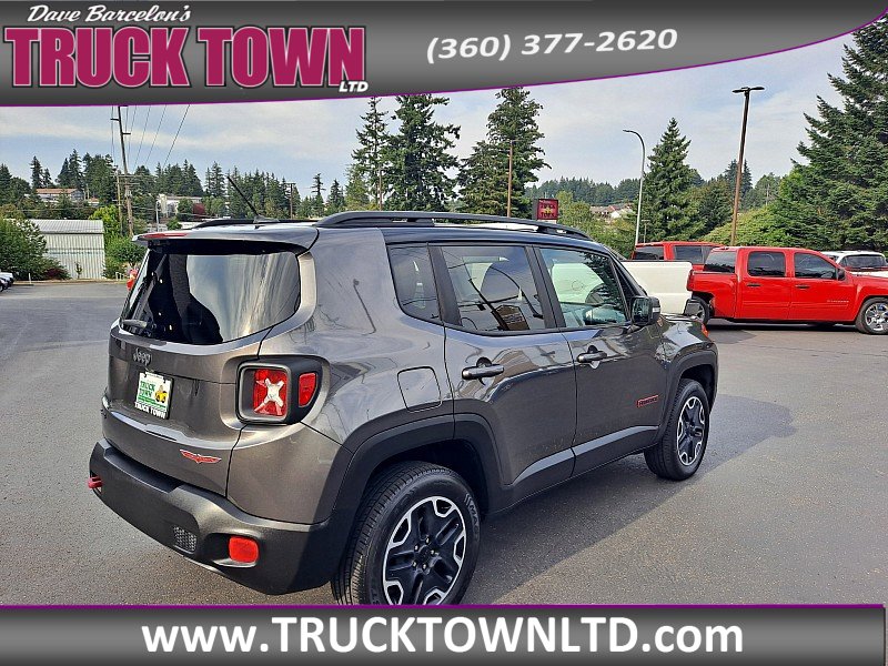 2017 Jeep Renegade Trailhawk photo 3