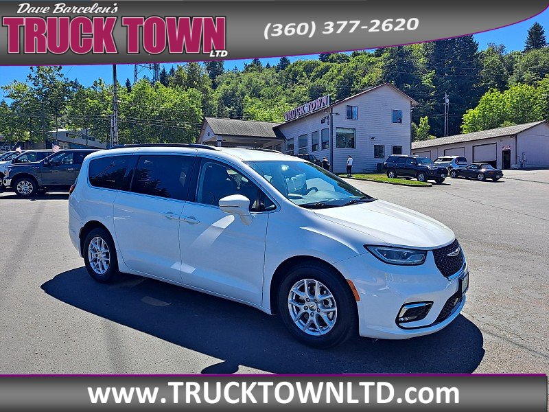 2022 Chrysler Pacifica Touring L's photo