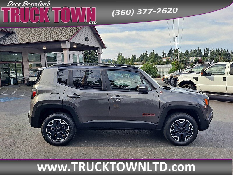 2017 Jeep Renegade Trailhawk photo 2