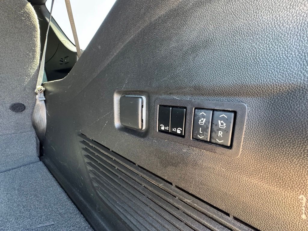 2024 GMC Yukon XL SLT - Photo 42
