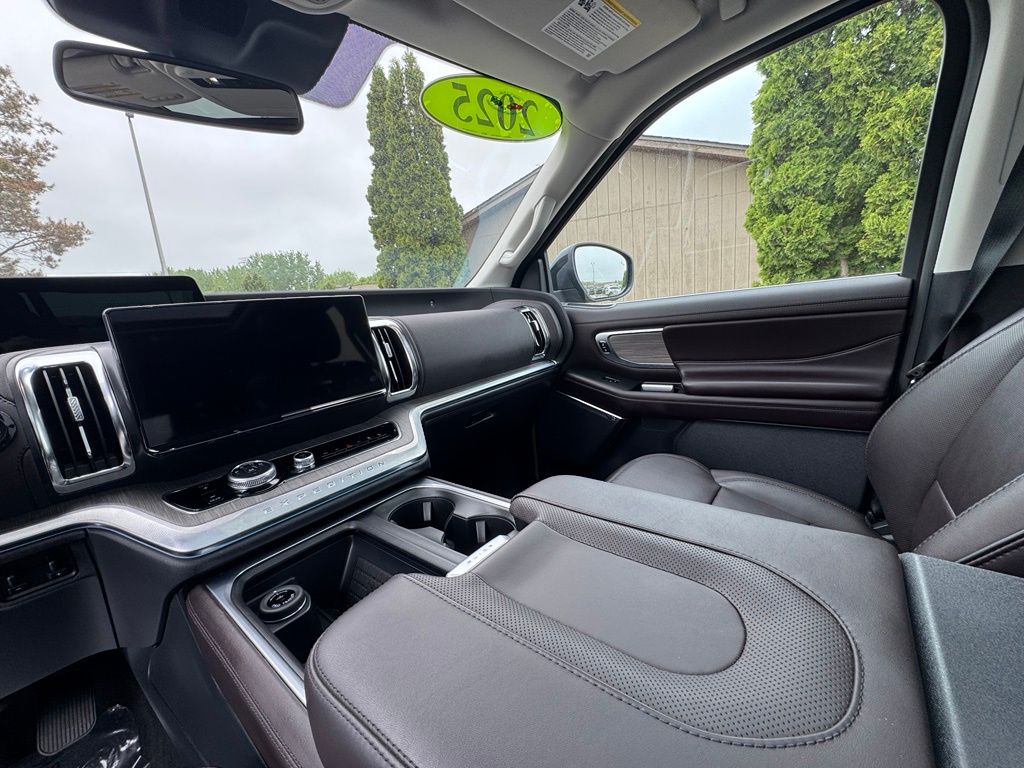 2025 Ford Expedition Platinum - Photo 21
