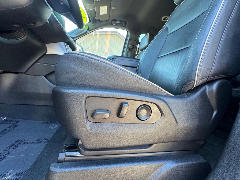 2024 GMC Yukon XL SLT - Photo 17