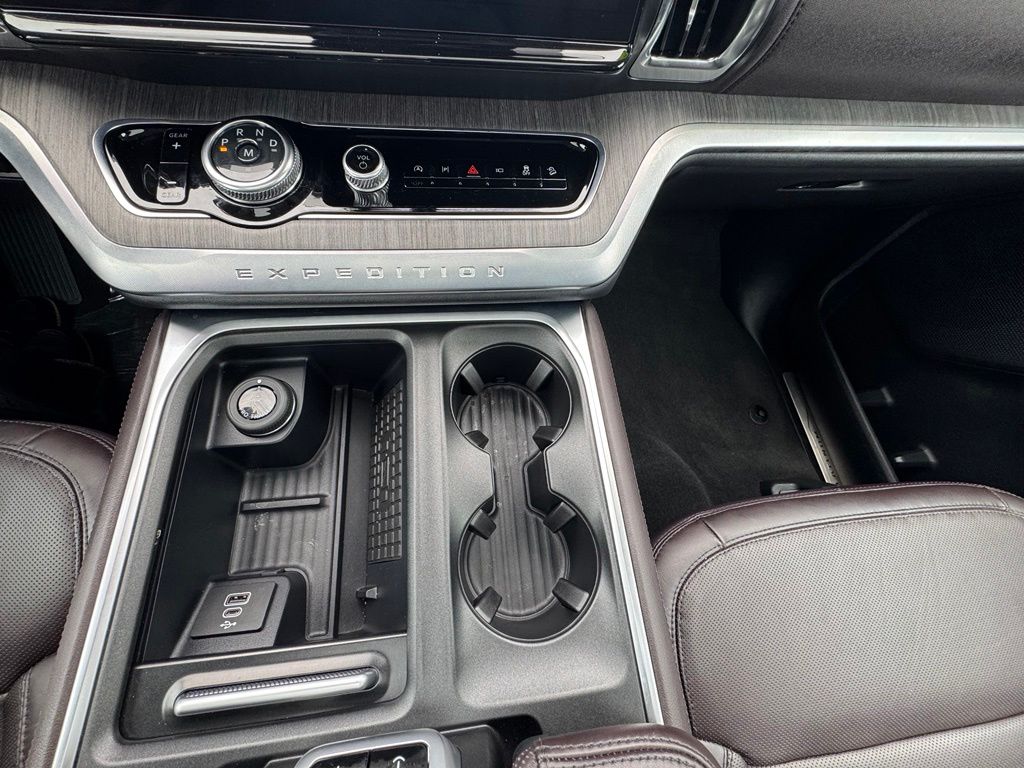 2025 Ford Expedition Platinum - Photo 26