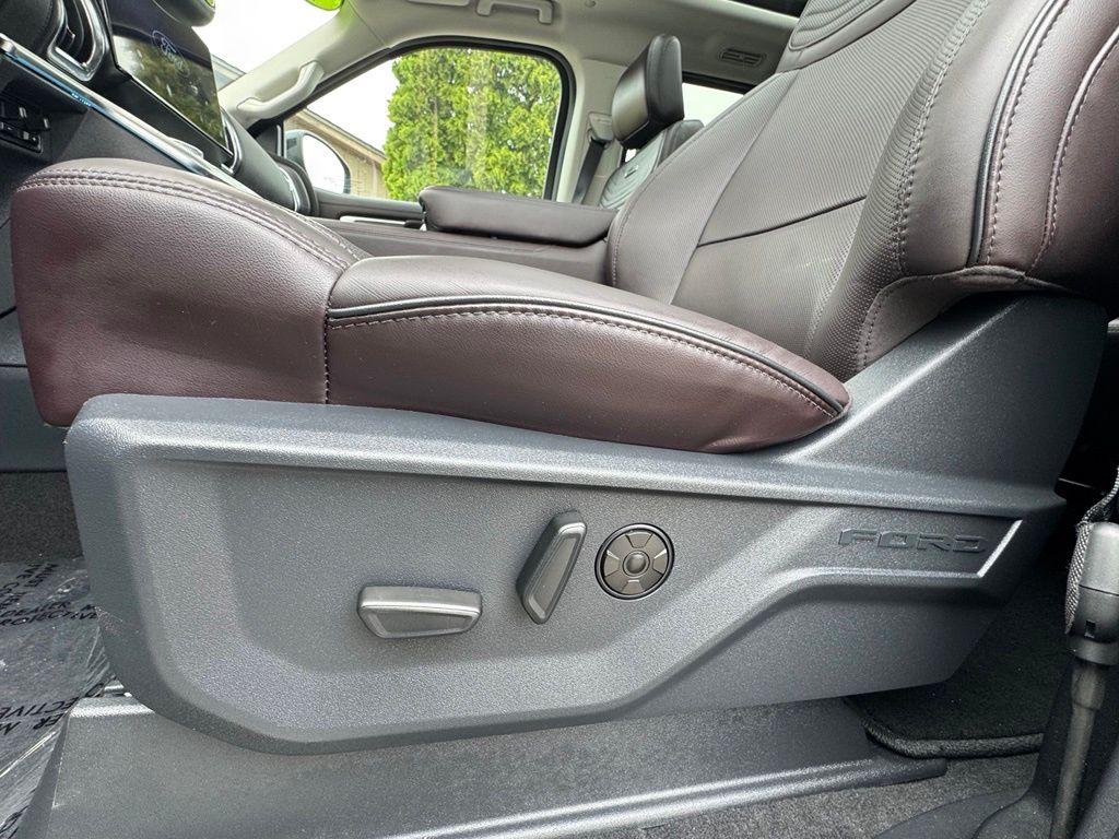 2025 Ford Expedition Platinum - Photo 16