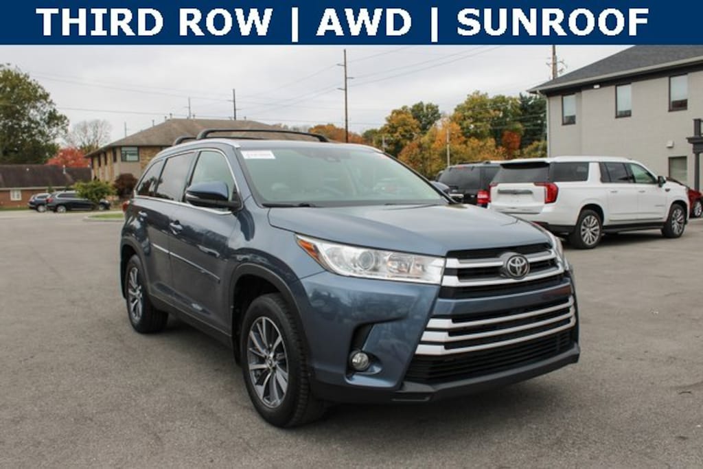 Used 2019 Toyota Highlander SE V6 SUV