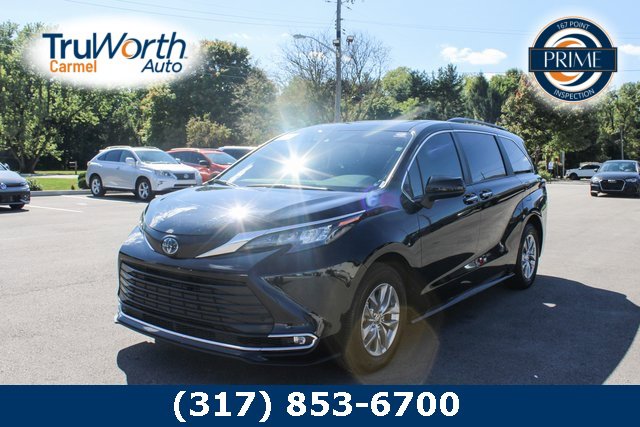 2024 Toyota Sienna XLE's photo