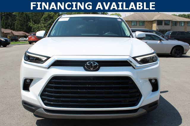 2025 Toyota Grand Highlander LE photo 3