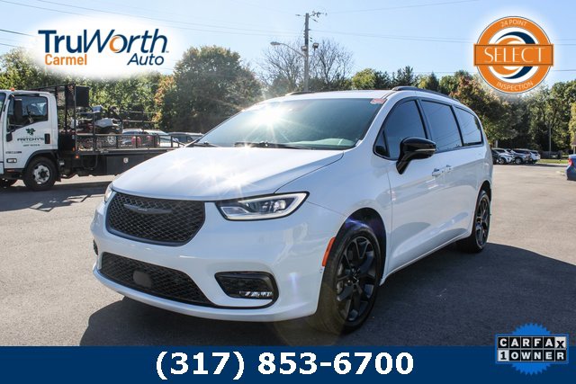 2023 Chrysler Pacifica Limited's photo