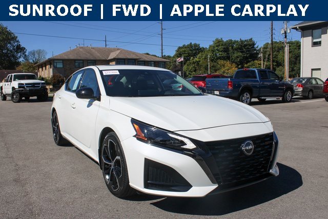 2023 Nissan Altima 2.5 SR photo 2