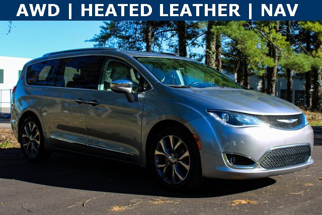 2020 Chrysler Pacifica Limited photo 2