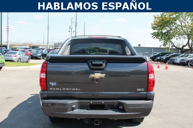 2011 Chevrolet Avalanche LT photo 4