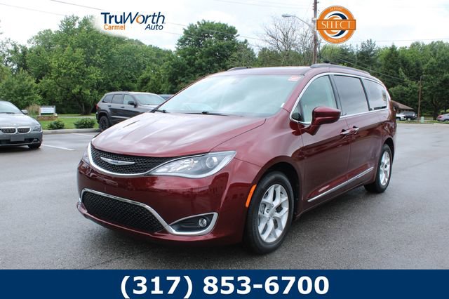2017 Chrysler Pacifica Touring-L's photo