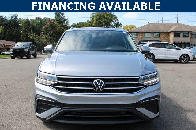 2023 Volkswagen Tiguan SE photo 3