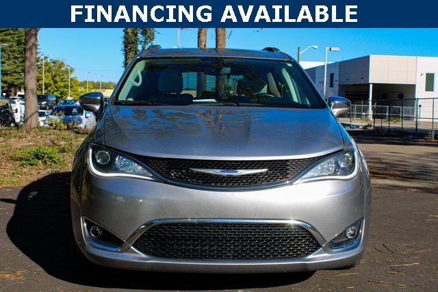 2020 Chrysler Pacifica Limited photo 3