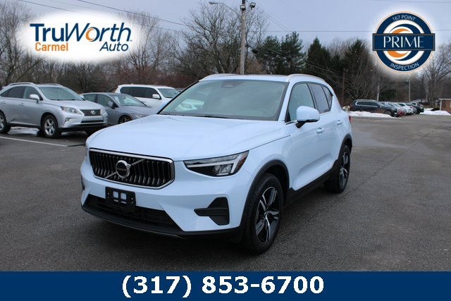 2025 Volvo XC40 Core's photo