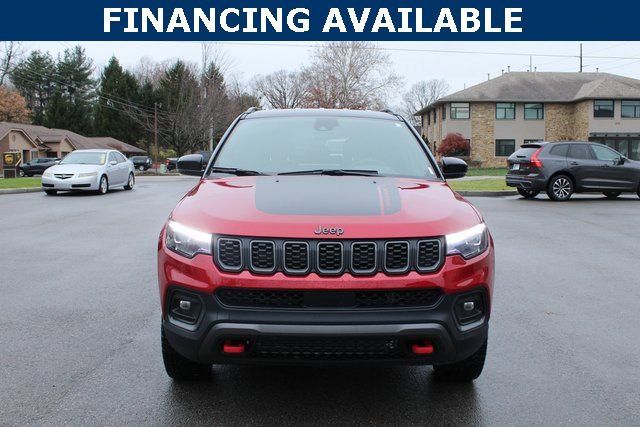 2025 Jeep Compass Trailhawk photo 2