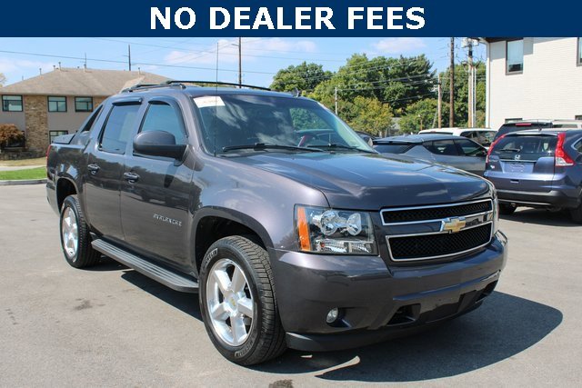 2011 Chevrolet Avalanche LT photo 2