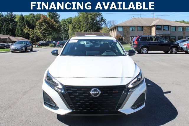 2023 Nissan Altima 2.5 SR photo 3