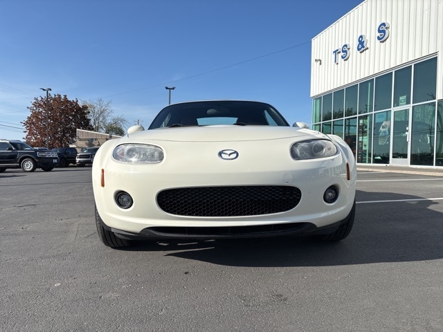 Used 2008 Mazda MX-5 Miata Grand Touring with VIN JM1NC25F780144985 for sale in Madras, OR