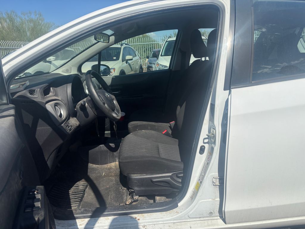 2014 Toyota Yaris LE photo 2