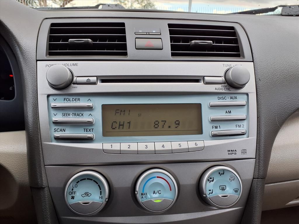 2008 Toyota Camry LE photo 2
