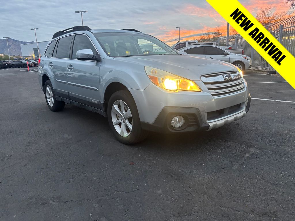 2013 Subaru Outback Limited's photo
