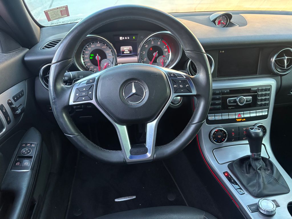 2015 Mercedes Benz SLK 250 photo 2