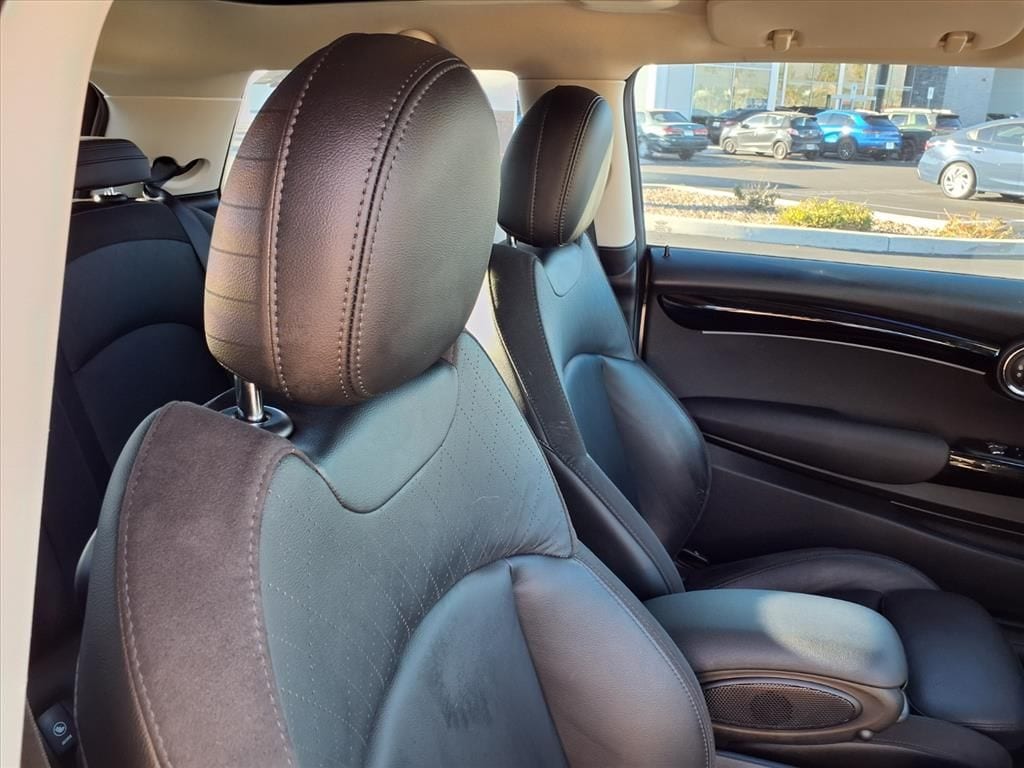 used 2022 MINI Electric Hardtop 2 Door car, priced at $15,000