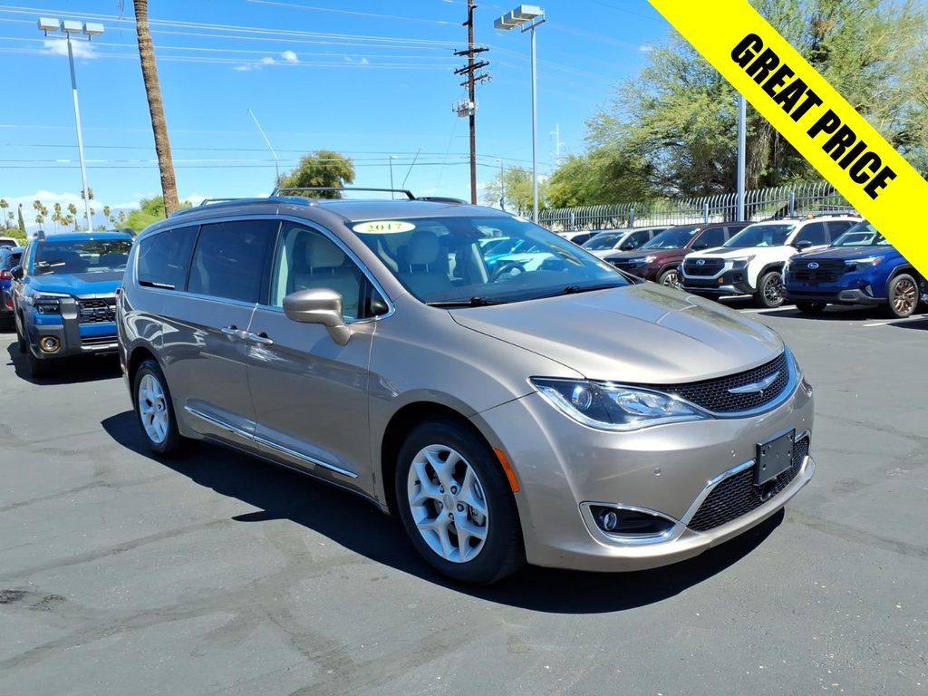 2017 Chrysler Pacifica Touring-L Plus's photo