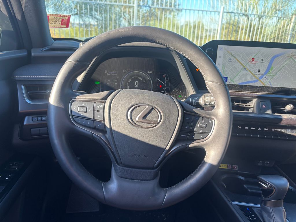 2024 Lexus UX 250h Premium photo 3