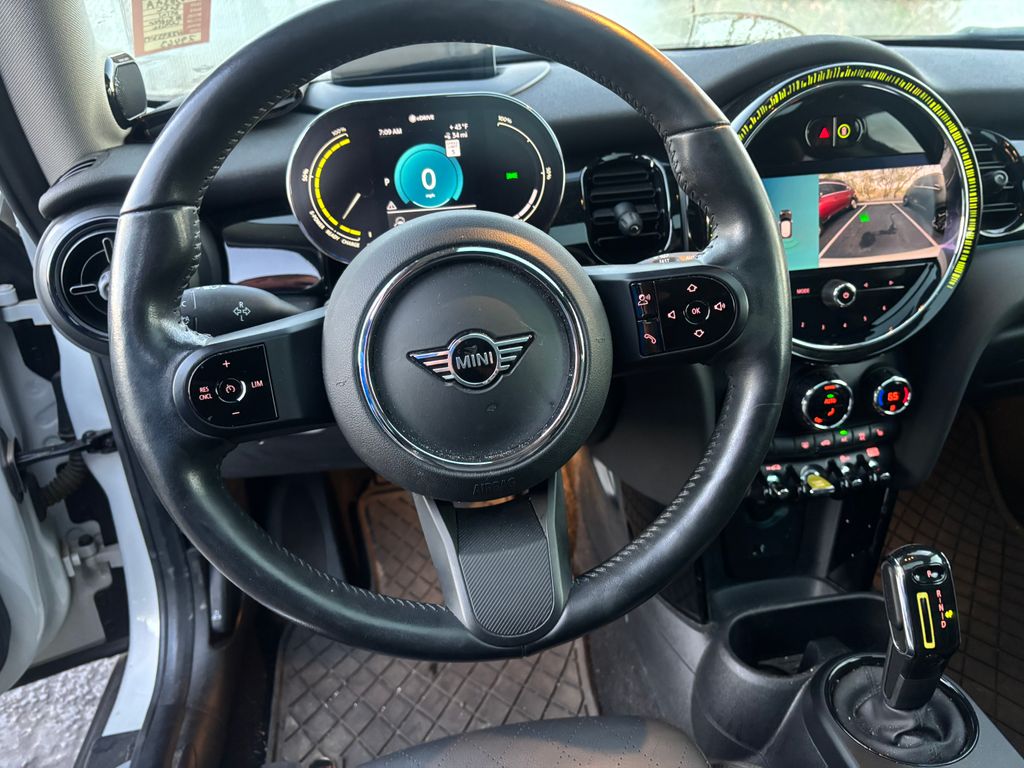 2022 Mini Cooper SE Hardtop 2 Door Signature photo 3