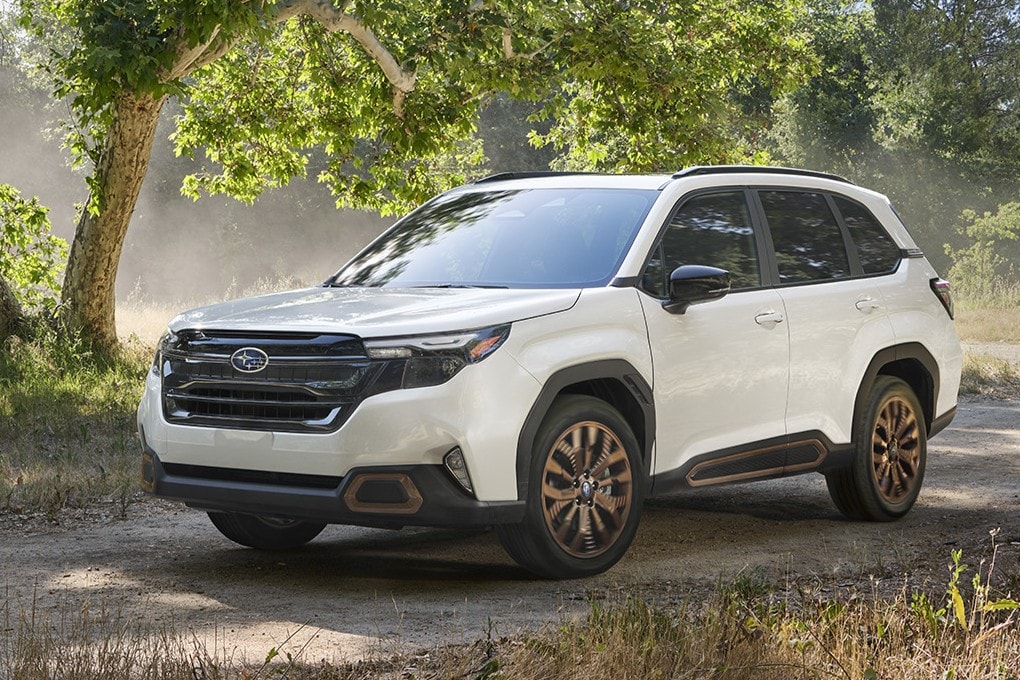 Side-by-side comparison of the 2026 Subaru Forester and 2026 Toyota RAV4 in Tucson, AZ