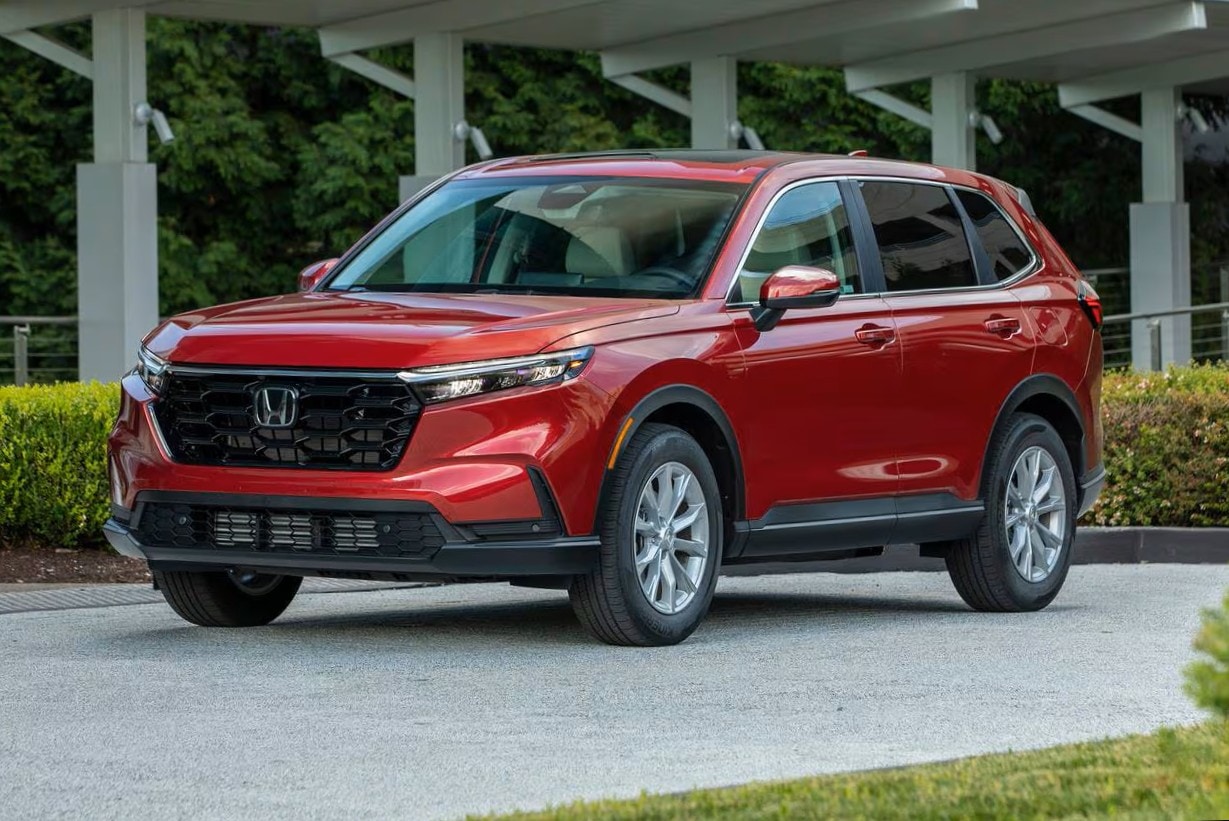 Side-by-side comparison of the 2026 Subaru Forester and 2026 Honda CR-V in Tucson, AZ