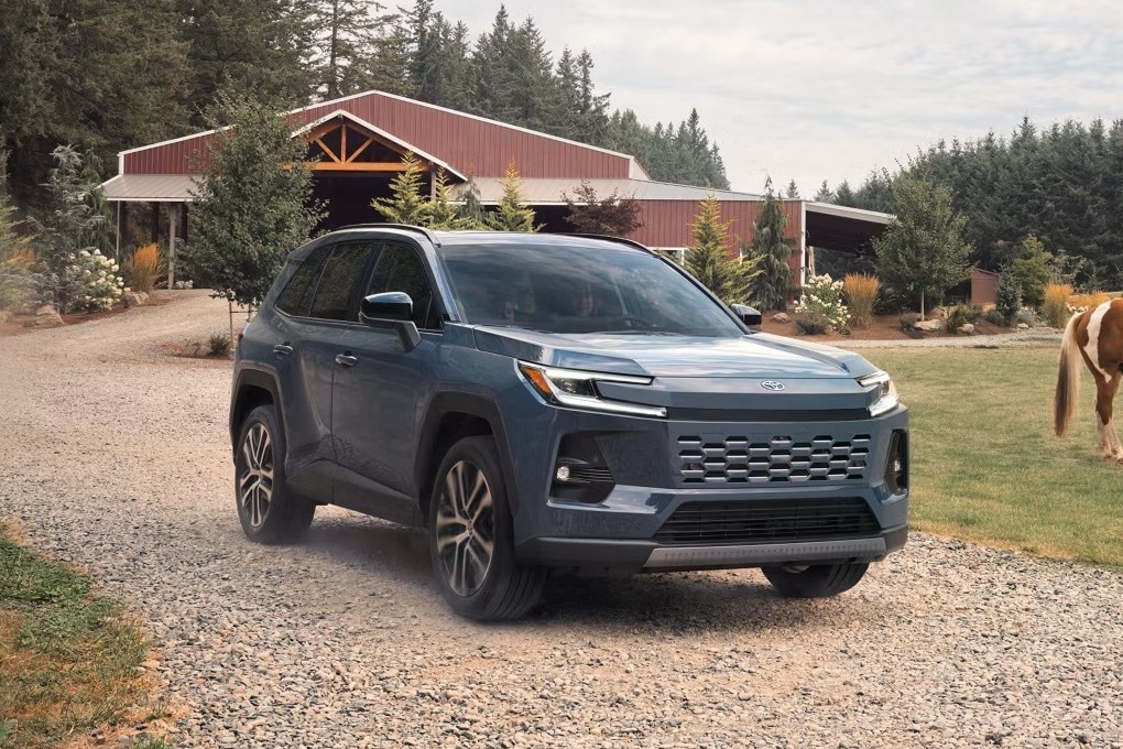 Side-by-side comparison of the 2026 Subaru Forester and 2026 Toyota RAV4 in Tucson, AZ