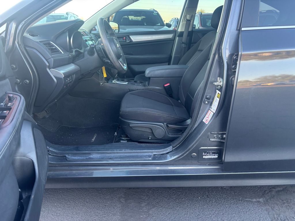 2019 Subaru Legacy 2.5i photo 2