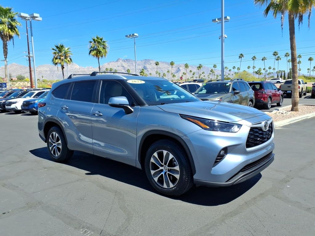 used 2023 Toyota Highlander car