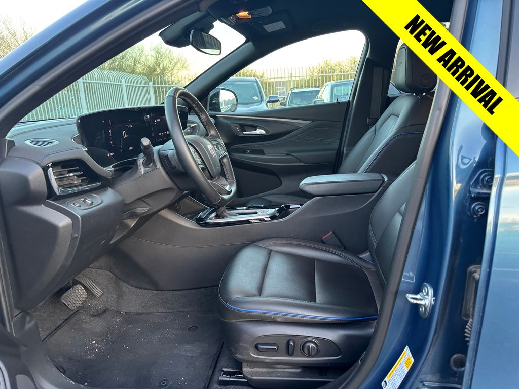 used 2025 Buick Envista car, priced at $24,000