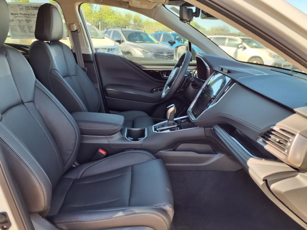 2025 Subaru Outback Touring photo 4