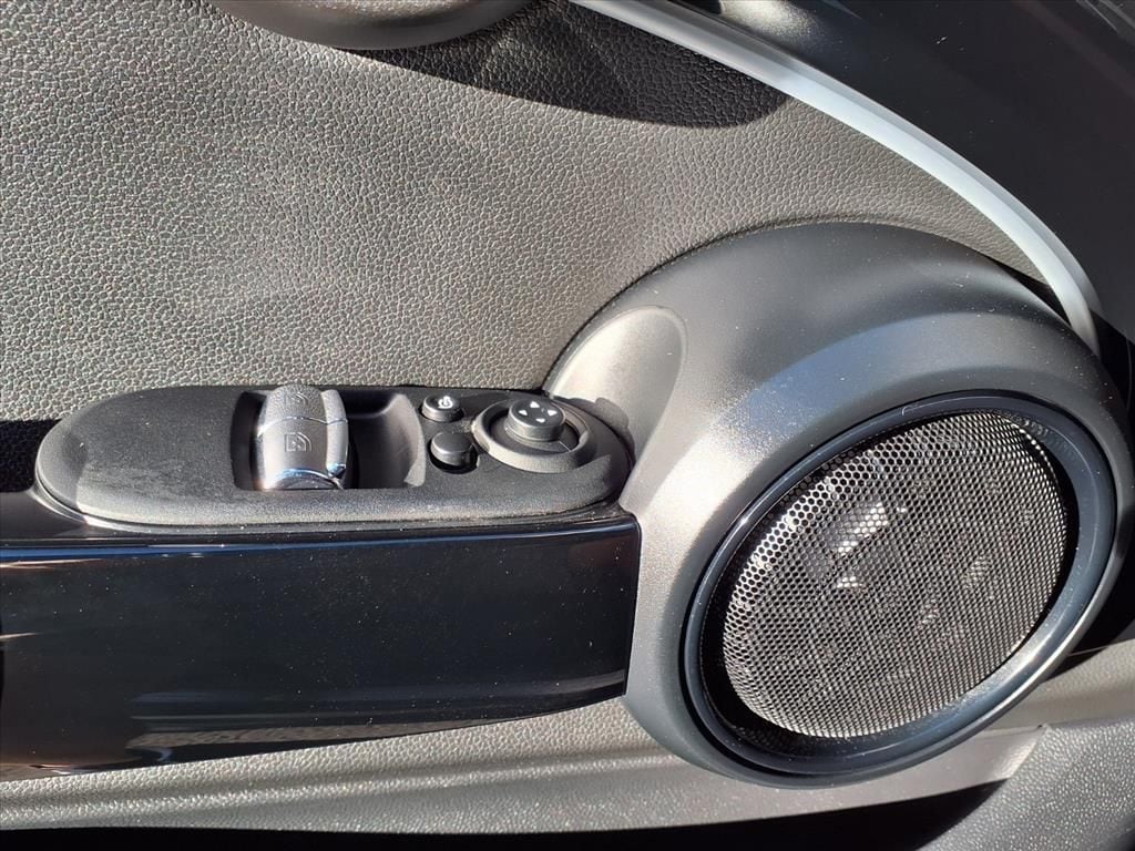 used 2022 MINI Electric Hardtop 2 Door car, priced at $15,000