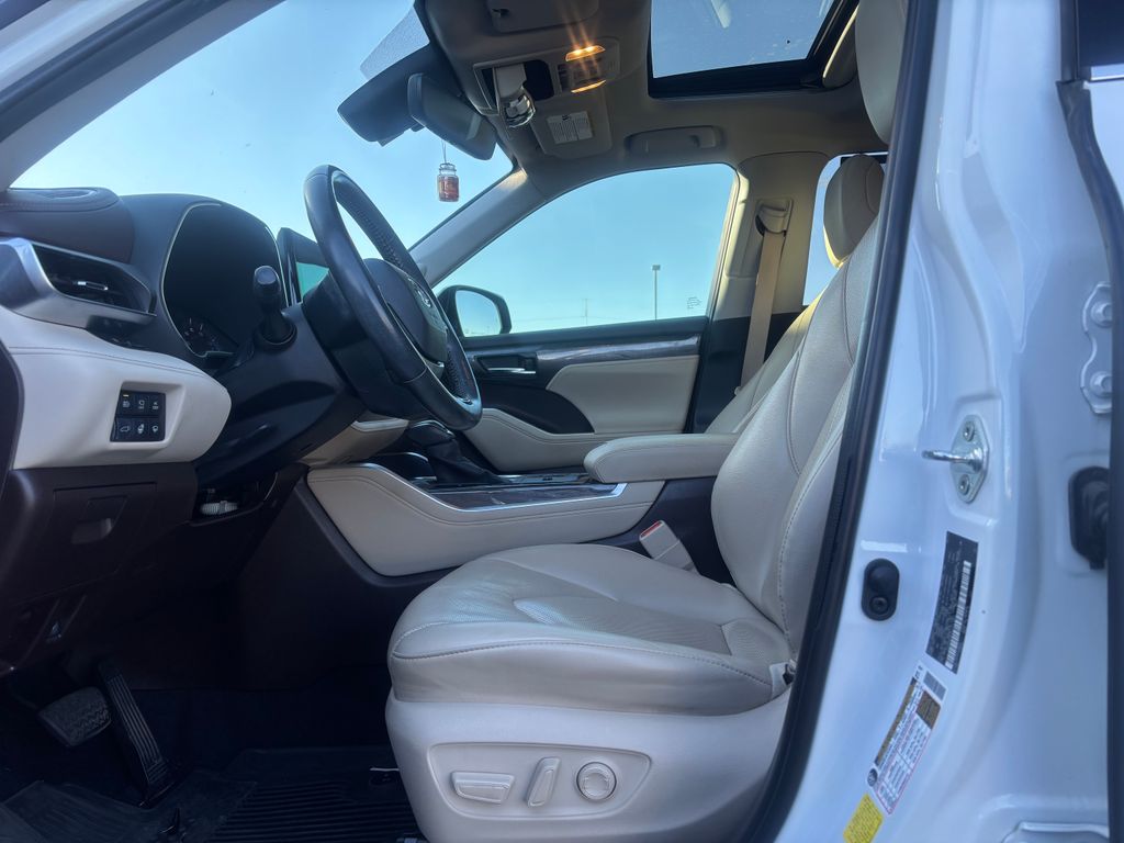 used 2020 Toyota Highlander Hybrid car, priced at $30,000