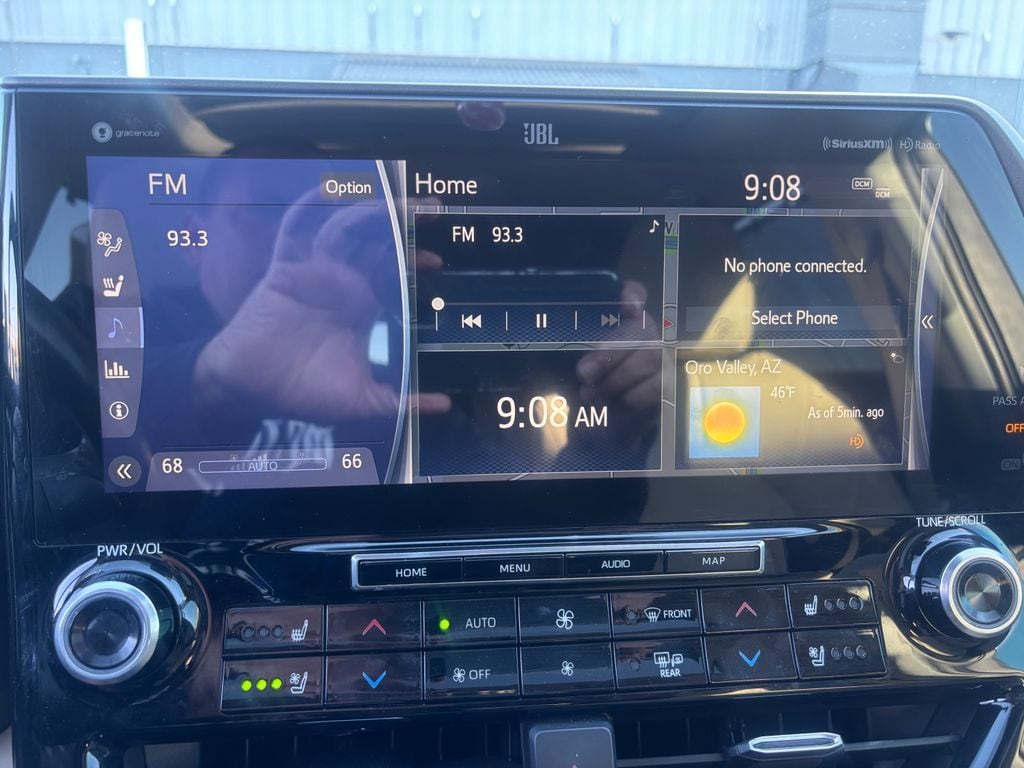 used 2020 Toyota Highlander Hybrid car, priced at $30,000