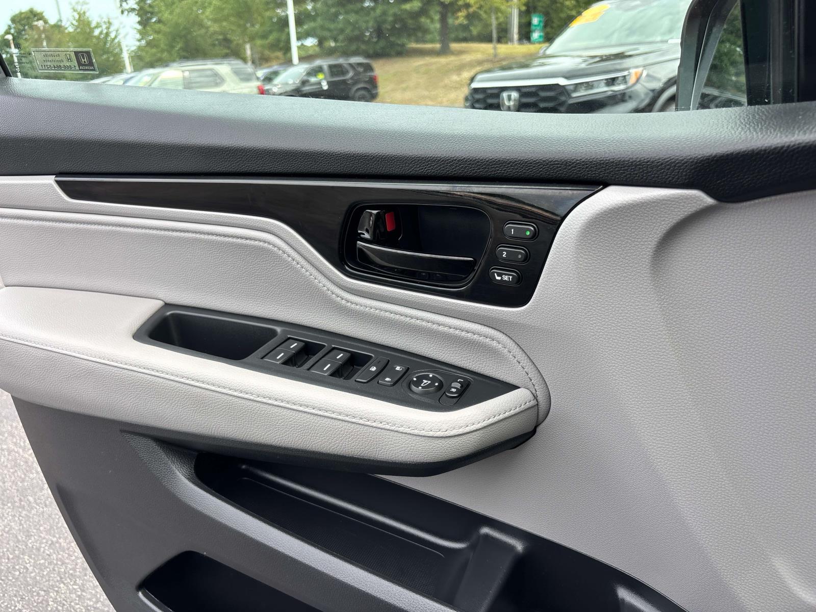 2024 Honda Odyssey Touring - Photo 23