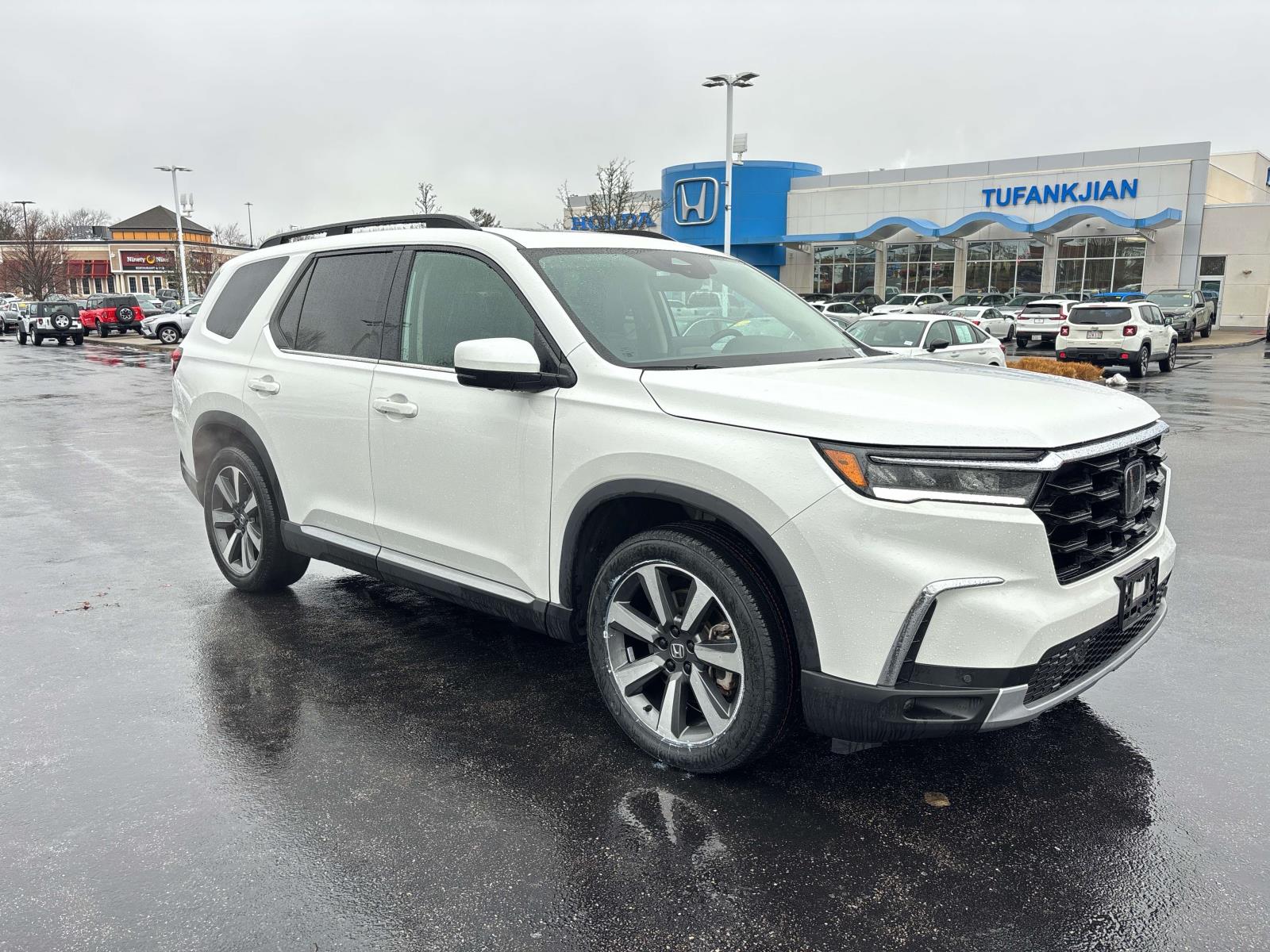 2023 Honda Pilot Elite's photo